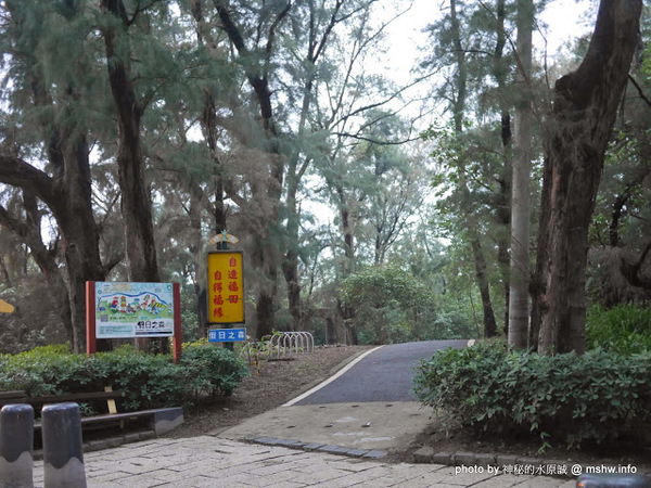 假日之森：【景點】苗栗假日之森白砂海岸@竹南濱海休憩區 : 沒有比基尼辣妹的白沙灘與防風林, 可以悠閒放鬆一整天…