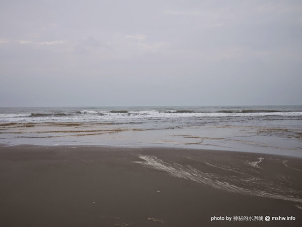 假日之森：【景點】苗栗假日之森白砂海岸@竹南濱海休憩區 : 沒有比基尼辣妹的白沙灘與防風林, 可以悠閒放鬆一整天…