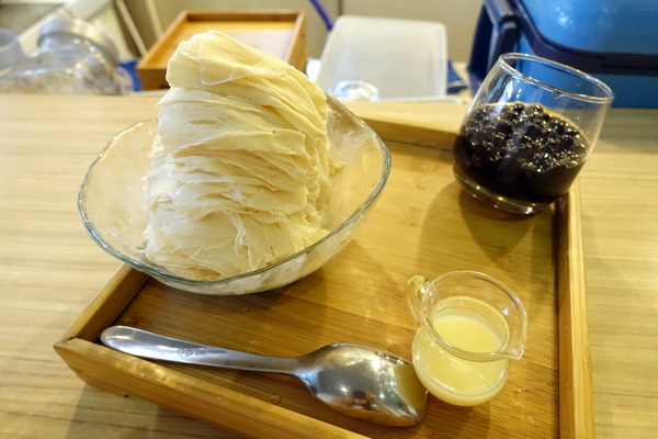 Mr.雪腐：(胖樺食記)永和四號公園旁必吃冰店「Mr.雪腐」，透心涼雪花冰、麻辣鴨血豆腐煲一次滿足。同場加應「Egg Shop香港雞蛋仔專賣店」