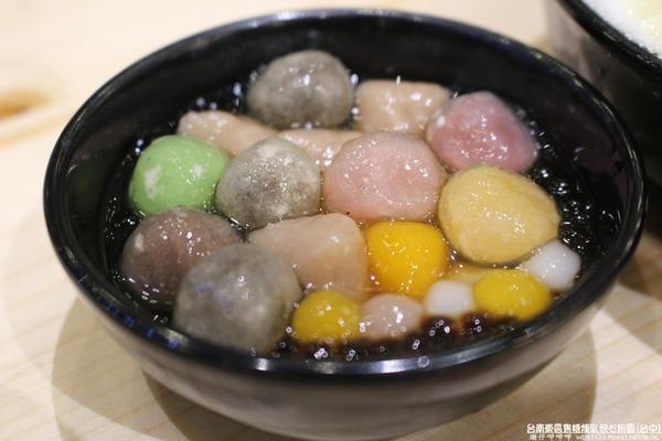 台南東區焦糖煉乳包心粉圓(台中旗艦店)：台南東區焦糖煉乳包心粉圓(台中旗艦店)~好吃耶!難怪每次經過都大排長龍~104.05.17