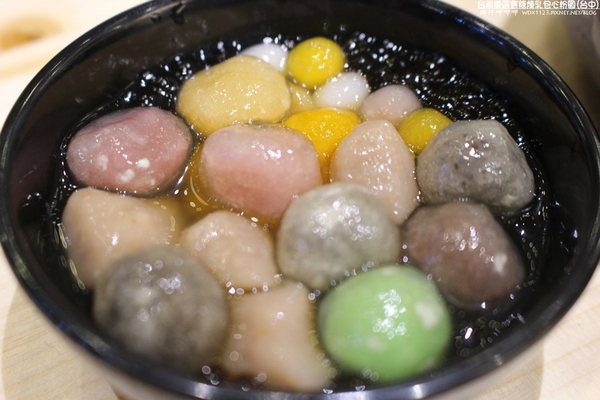 台南東區焦糖煉乳包心粉圓(台中旗艦店)：台南東區焦糖煉乳包心粉圓(台中旗艦店)~好吃耶!難怪每次經過都大排長龍~104.05.17