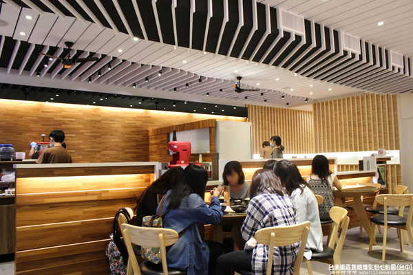 台南東區焦糖煉乳包心粉圓(台中旗艦店)：台南東區焦糖煉乳包心粉圓(台中旗艦店)~好吃耶!難怪每次經過都大排長龍~104.05.17