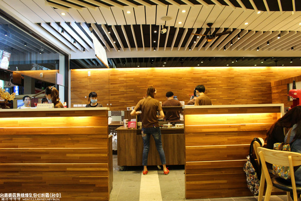 台南東區焦糖煉乳包心粉圓(台中旗艦店)：台南東區焦糖煉乳包心粉圓(台中旗艦店)~好吃耶!難怪每次經過都大排長龍~104.05.17