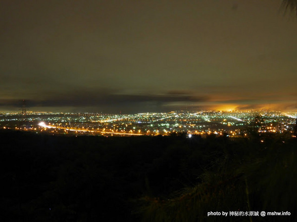 岳家庄夜景咖啡廳:【食記】台中岳家庄夜景咖啡廳.夜生活@沙鹿東海藝術街&都會公園後山 : 以咖啡,輕食,披薩與鐵塔佐海線夜景…