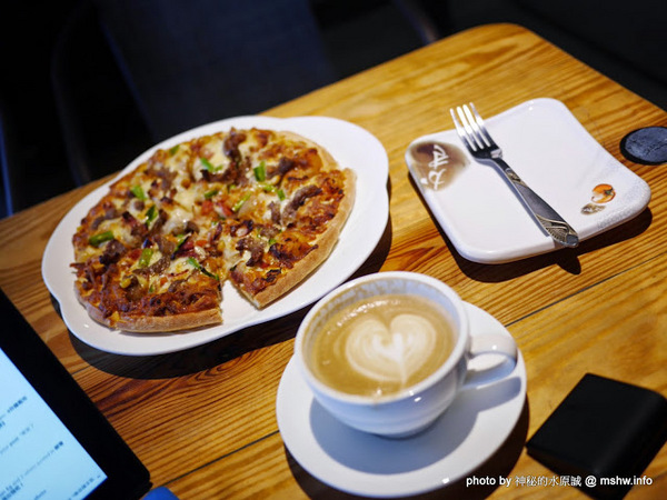 岳家庄夜景咖啡廳:【食記】台中岳家庄夜景咖啡廳.夜生活@沙鹿東海藝術街&都會公園後山 : 以咖啡,輕食,披薩與鐵塔佐海線夜景…