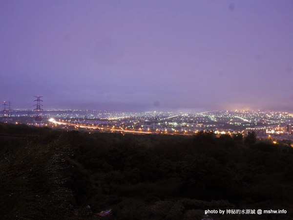 岳家庄夜景咖啡廳:【食記】台中岳家庄夜景咖啡廳.夜生活@沙鹿東海藝術街&都會公園後山 : 以咖啡,輕食,披薩與鐵塔佐海線夜景…