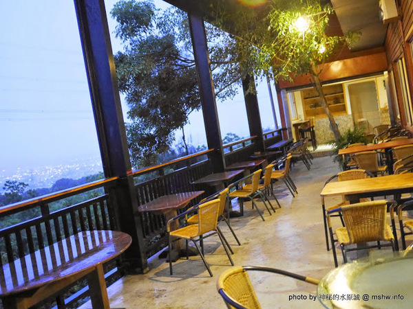 岳家庄夜景咖啡廳:【食記】台中岳家庄夜景咖啡廳.夜生活@沙鹿東海藝術街&都會公園後山 : 以咖啡,輕食,披薩與鐵塔佐海線夜景…