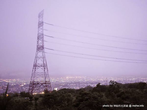岳家庄夜景咖啡廳:【食記】台中岳家庄夜景咖啡廳.夜生活@沙鹿東海藝術街&都會公園後山 : 以咖啡,輕食,披薩與鐵塔佐海線夜景…