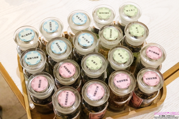 HERDOR Tea House 禾多：【東區餐廳】☼HERDOR Tea House 禾多☼夢幻公主風餐廳/早午餐、下午茶、甜點/蛋糕棒棒糖蛋糕派對、瓶子蛋糕、瓶子冰沙/IG拍照打卡景點