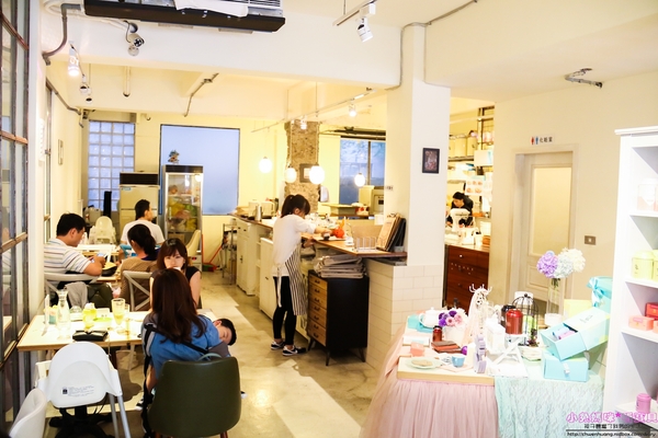 HERDOR Tea House 禾多：【東區餐廳】☼HERDOR Tea House 禾多☼夢幻公主風餐廳/早午餐、下午茶、甜點/蛋糕棒棒糖蛋糕派對、瓶子蛋糕、瓶子冰沙/IG拍照打卡景點