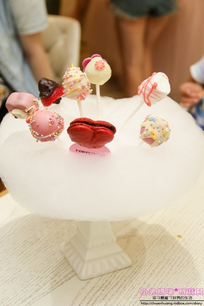 HERDOR Tea House 禾多：【東區餐廳】☼HERDOR Tea House 禾多☼夢幻公主風餐廳/早午餐、下午茶、甜點/蛋糕棒棒糖蛋糕派對、瓶子蛋糕、瓶子冰沙/IG拍照打卡景點