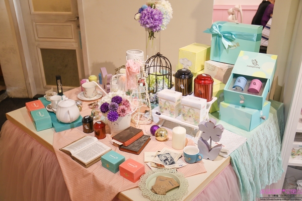 HERDOR Tea House 禾多：【東區餐廳】☼HERDOR Tea House 禾多☼夢幻公主風餐廳/早午餐、下午茶、甜點/蛋糕棒棒糖蛋糕派對、瓶子蛋糕、瓶子冰沙/IG拍照打卡景點