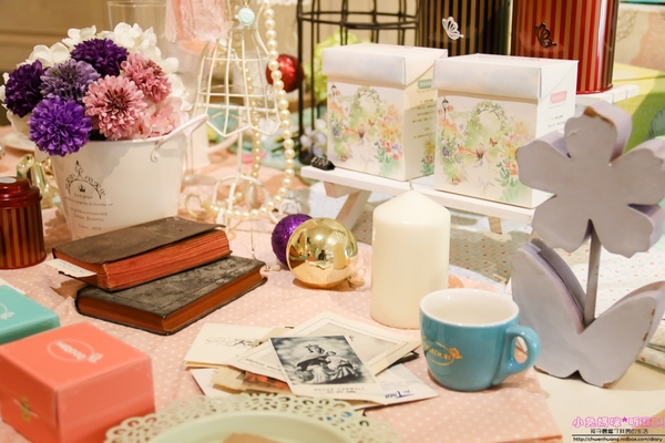 HERDOR Tea House 禾多：【東區餐廳】☼HERDOR Tea House 禾多☼夢幻公主風餐廳/早午餐、下午茶、甜點/蛋糕棒棒糖蛋糕派對、瓶子蛋糕、瓶子冰沙/IG拍照打卡景點