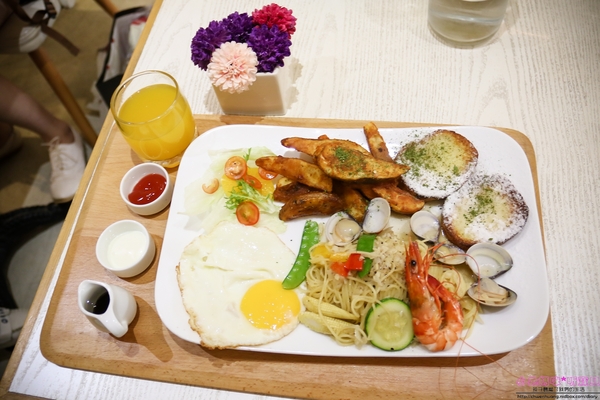 HERDOR Tea House 禾多：【東區餐廳】☼HERDOR Tea House 禾多☼夢幻公主風餐廳/早午餐、下午茶、甜點/蛋糕棒棒糖蛋糕派對、瓶子蛋糕、瓶子冰沙/IG拍照打卡景點