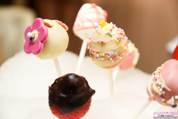 HERDOR Tea House 禾多：【東區餐廳】☼HERDOR Tea House 禾多☼夢幻公主風餐廳/早午餐、下午茶、甜點/蛋糕棒棒糖蛋糕派對、瓶子蛋糕、瓶子冰沙/IG拍照打卡景點