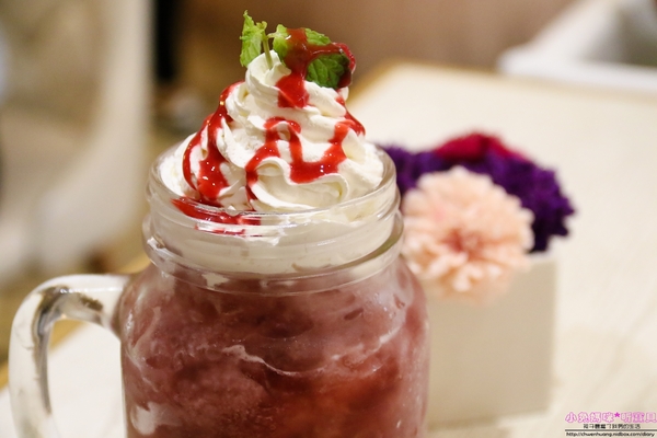 HERDOR Tea House 禾多：【東區餐廳】☼HERDOR Tea House 禾多☼夢幻公主風餐廳/早午餐、下午茶、甜點/蛋糕棒棒糖蛋糕派對、瓶子蛋糕、瓶子冰沙/IG拍照打卡景點