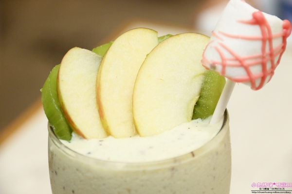 HERDOR Tea House 禾多：【東區餐廳】☼HERDOR Tea House 禾多☼夢幻公主風餐廳/早午餐、下午茶、甜點/蛋糕棒棒糖蛋糕派對、瓶子蛋糕、瓶子冰沙/IG拍照打卡景點