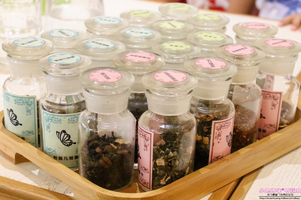 HERDOR Tea House 禾多：【東區餐廳】☼HERDOR Tea House 禾多☼夢幻公主風餐廳/早午餐、下午茶、甜點/蛋糕棒棒糖蛋糕派對、瓶子蛋糕、瓶子冰沙/IG拍照打卡景點