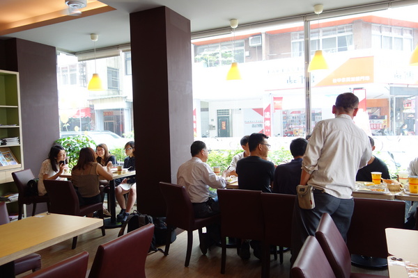 咖啡家coffee+(漢口店)：1040502[官本金文愛台灣]台中市北區咖啡家coffee+漢口店早午餐或下午茶平價高CP值便宜又大碗的餐點學生小資上班族最愛