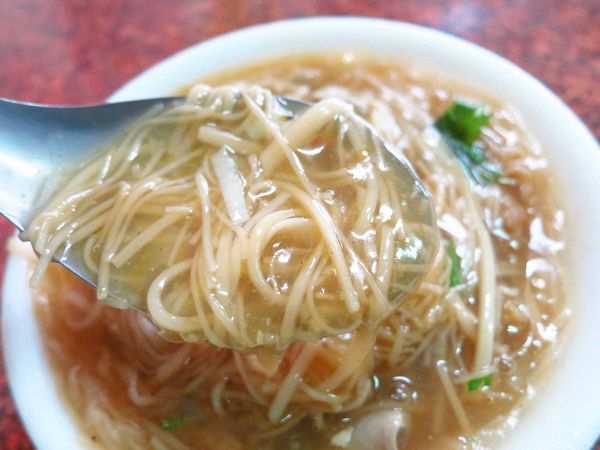 【桃園火車站美食】鶯歌(張)麵線羹-清爽夠味的麵線羹