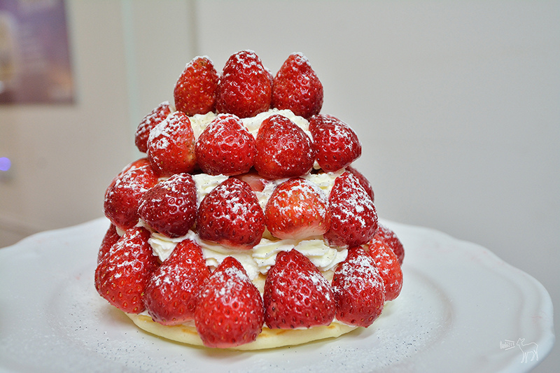微淇甜蜜屋 草莓森林鬆餅塔,用掉一整盒的草莓!草莓霜淇淋,板橋南雅夜市美食甜點