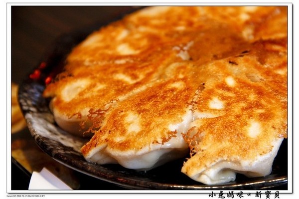 赤兔燒餃子:【美食 ♥ 桃園中壢】☼ 赤兔日式燒餃子 ☼ 現點現做,美味不打折,中原夜市新選擇♥♥