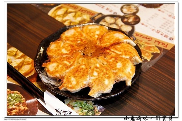 赤兔燒餃子:【美食 ♥ 桃園中壢】☼ 赤兔日式燒餃子 ☼ 現點現做,美味不打折,中原夜市新選擇♥♥