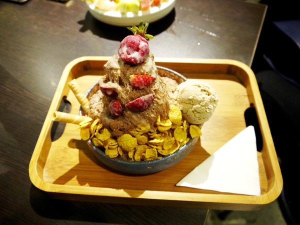 剛好冰果室：[台中北屯區]剛好冰果室，冰品搭配，恰如其名的剛好!剛好旁邊就是文昌國小，剛好賞個花...