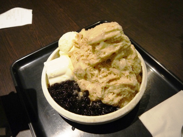 剛好冰果室：[台中北屯區]剛好冰果室，冰品搭配，恰如其名的剛好!剛好旁邊就是文昌國小，剛好賞個花...