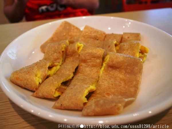 找鹿Brunch:【美食特搜。屏東市】找鹿Brunch早午餐店。找鹿超值餐 全麥原味蛋餅 找鹿紅茶 爽爽吃喝早午餐