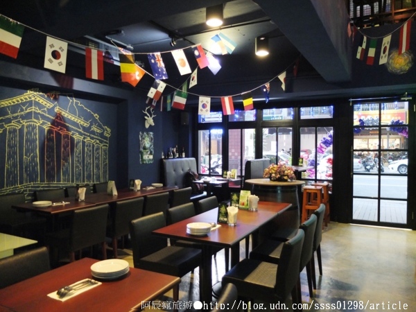 Weekend 餐酒館:【美食特搜。高雄左營區】Weekend 葳肯餐酒館(邀稿文)。異國料理這裡有 餐酒館度週末 飲一杯微醺之夜