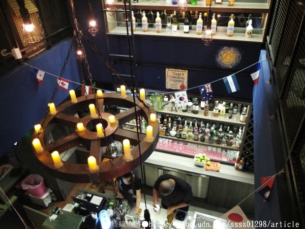 Weekend 餐酒館:【美食特搜。高雄左營區】Weekend 葳肯餐酒館(二次邀稿文)。爐烤松阪豬 燒烤雞腿排 香蕉奶酒 週末再來場味蕾饗宴