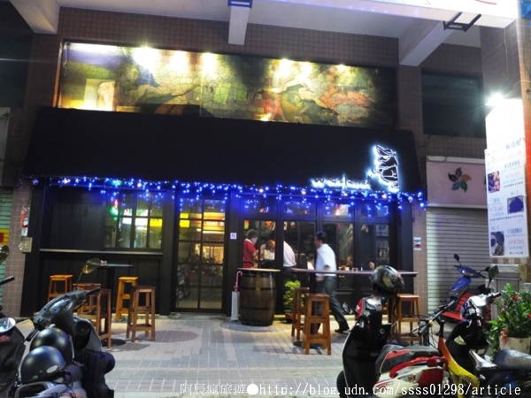Weekend 餐酒館:【美食特搜。高雄左營區】Weekend 葳肯餐酒館(二次邀稿文)。爐烤松阪豬 燒烤雞腿排 香蕉奶酒 週末再來場味蕾饗宴