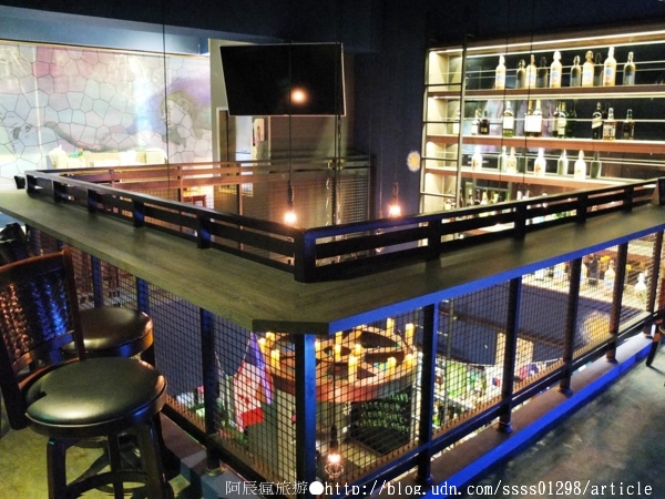 Weekend 餐酒館:【美食特搜。高雄左營區】Weekend 葳肯餐酒館(邀稿文)。異國料理這裡有 餐酒館度週末 飲一杯微醺之夜