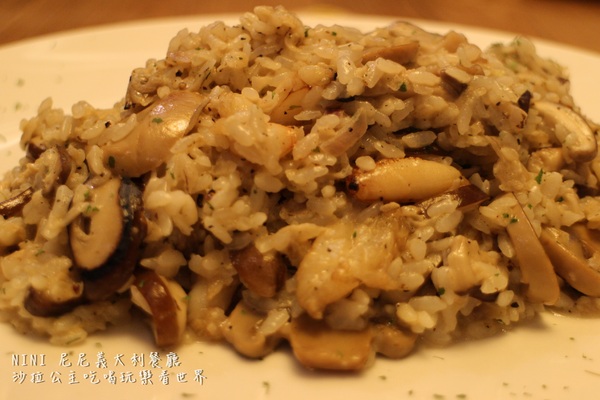 尼尼義大利餐廳(台茂店)：桃園‧南崁/大份量義大利麵『NINI 尼尼義大利餐廳(台茂店)』台茂購物中心