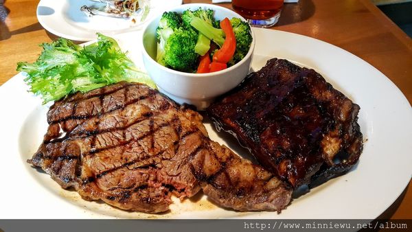 Texas Roadhouse超份量組合~10oz的肋眼牛排+冠軍豬肋排