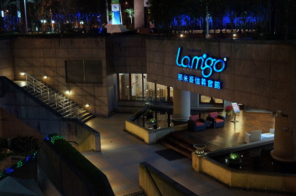 龍貓吉卜力專賣店「橡子共和國」：(胖樺遊記)台北信義區ATT4FUN”龍貓吉卜力專賣店--橡子共和國”。超萌龍貓從卡通中走出來。