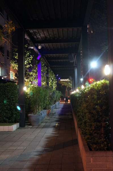 龍貓吉卜力專賣店「橡子共和國」：(胖樺遊記)台北信義區ATT4FUN”龍貓吉卜力專賣店--橡子共和國”。超萌龍貓從卡通中走出來。