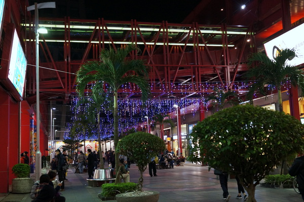 龍貓吉卜力專賣店「橡子共和國」：(胖樺遊記)台北信義區ATT4FUN”龍貓吉卜力專賣店--橡子共和國”。超萌龍貓從卡通中走出來。