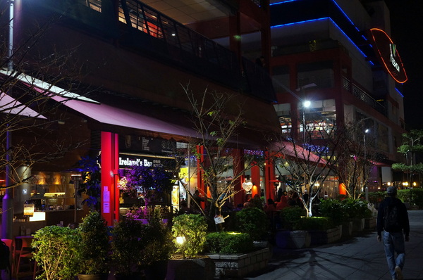 龍貓吉卜力專賣店「橡子共和國」：(胖樺遊記)台北信義區ATT4FUN”龍貓吉卜力專賣店--橡子共和國”。超萌龍貓從卡通中走出來。