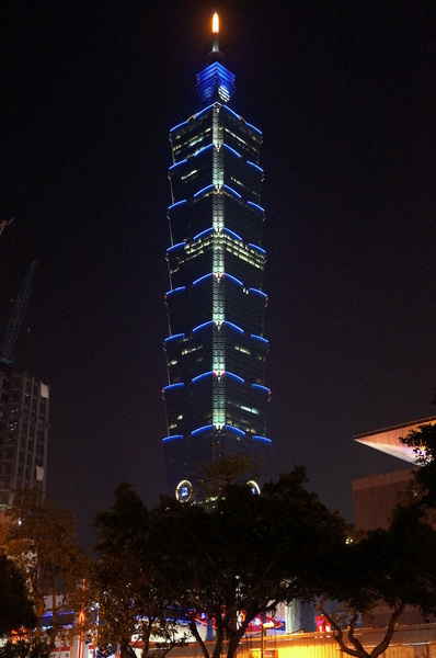 龍貓吉卜力專賣店「橡子共和國」：(胖樺遊記)台北信義區ATT4FUN”龍貓吉卜力專賣店--橡子共和國”。超萌龍貓從卡通中走出來。