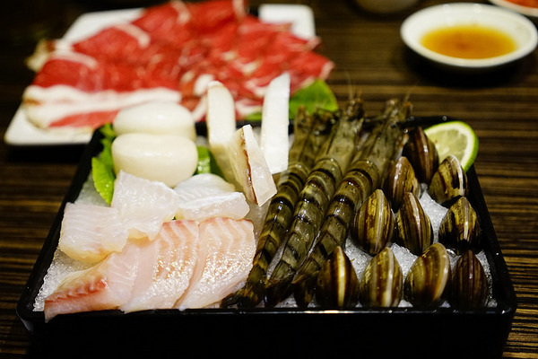 良沐鍋物：良沐鍋物--名店再出發--食材破表湯鮮味美