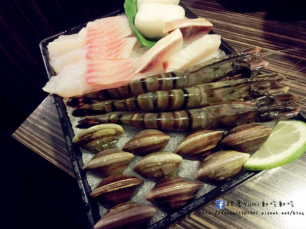 良沐鍋物: 【愛評網口碑券§第98彈】台中南屯區東興路銅板烤肉/講究清新天然的湯底火鍋:清境山當歸、牛蒡、蘋果及多種藥材熬成的湯底!@跟著Yumi尤美美動吃動吃(體驗日期:2015年5月30日)