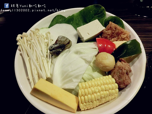 良沐鍋物: 【愛評網口碑券§第98彈】台中南屯區東興路銅板烤肉/講究清新天然的湯底火鍋:清境山當歸、牛蒡、蘋果及多種藥材熬成的湯底!@跟著Yumi尤美美動吃動吃(體驗日期:2015年5月30日)