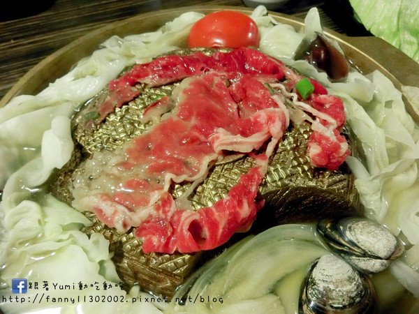 良沐鍋物: 【愛評網口碑券§第98彈】台中南屯區東興路銅板烤肉/講究清新天然的湯底火鍋:清境山當歸、牛蒡、蘋果及多種藥材熬成的湯底!@跟著Yumi尤美美動吃動吃(體驗日期:2015年5月30日)