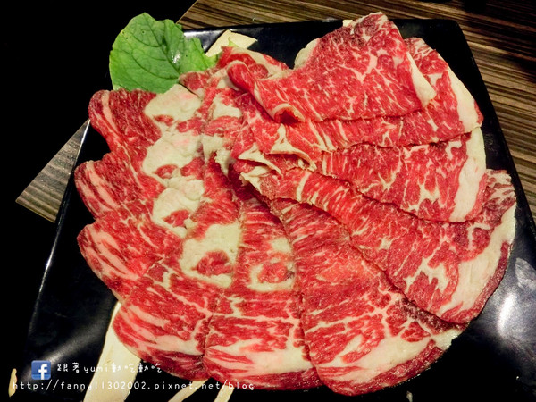 良沐鍋物: 【愛評網口碑券§第98彈】台中南屯區東興路銅板烤肉/講究清新天然的湯底火鍋:清境山當歸、牛蒡、蘋果及多種藥材熬成的湯底!@跟著Yumi尤美美動吃動吃(體驗日期:2015年5月30日)