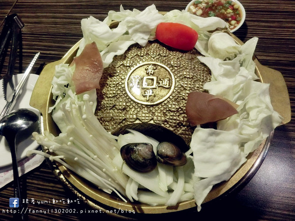 良沐鍋物: 【愛評網口碑券§第98彈】台中南屯區東興路銅板烤肉/講究清新天然的湯底火鍋:清境山當歸、牛蒡、蘋果及多種藥材熬成的湯底!@跟著Yumi尤美美動吃動吃(體驗日期:2015年5月30日)