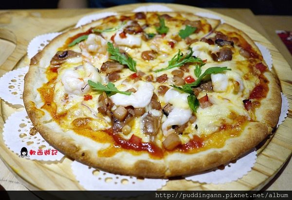 P1440276魚夫海鮮pizza 300.JPG