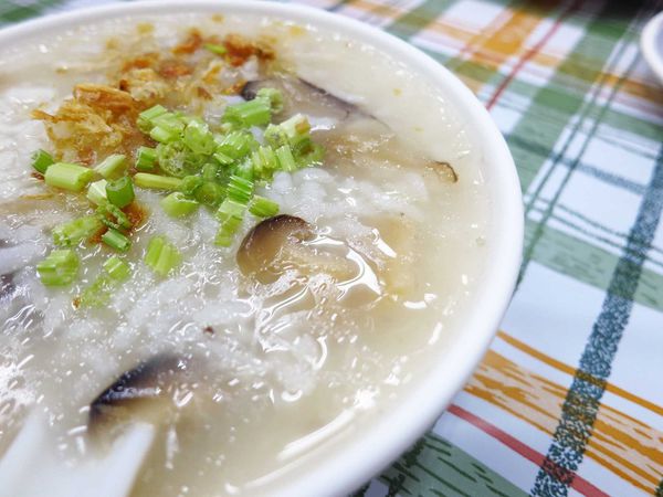 【新莊宵夜】中平路香菇肉粥-從小看到大的老店