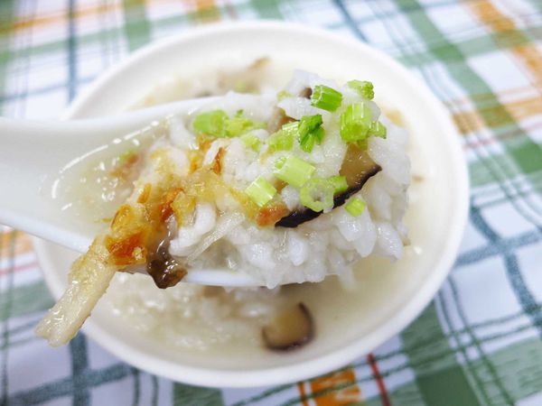 【新莊宵夜】中平路香菇肉粥-從小看到大的老店
